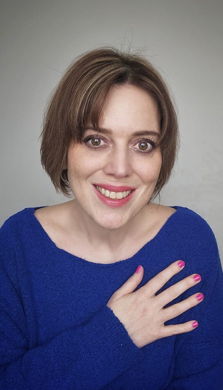 Porträt von Laura Roth, Autorin humorvoller Liebesromane für Frauen über 35